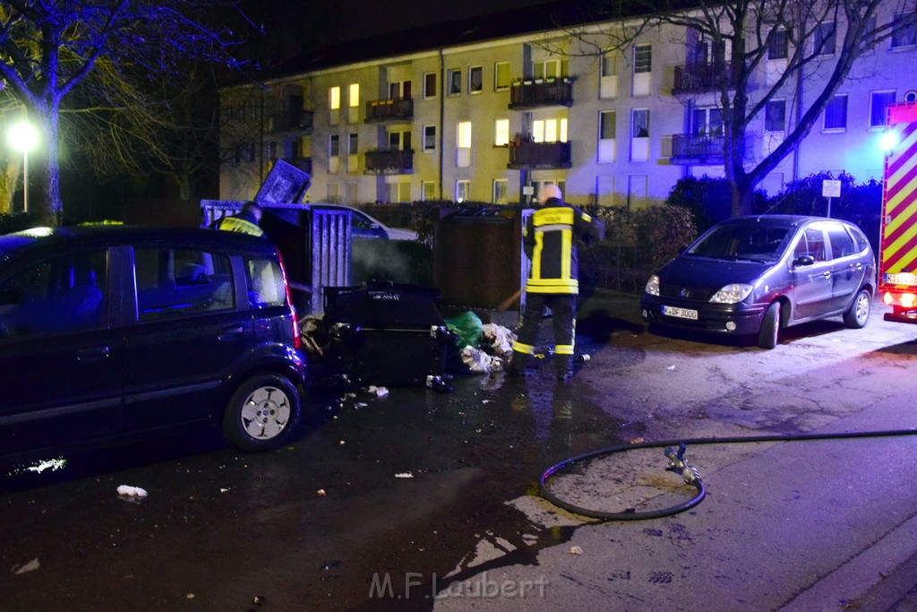 Erneut Muelltonnenbraende Koeln Vingst Ansbacherstr P08.JPG - Miklos Laubert